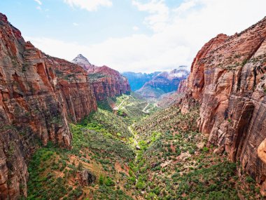 Meleklerin İniş Yolu, Zion Ulusal Parkı, Utah 'tan Zion Kanyonu' nun hava görüntüsü.