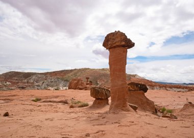 Escalante Ulusal Mantar Serserileri Öğleden Sonra Işığı, Güneybatı Çöl Manzarası, Utah