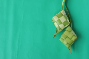 Ketupat veya pirinç köftesi, genellikle Kurban Bayramı ve Hac Bayramı gibi İslami bayramlarda kullanılan geleneksel Asya yemeğidir.