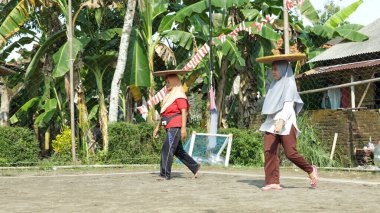 Kebumen Endonezya, 17 Ağustos 2022: Endonezya Cumhuriyeti 'nin Bağımsızlık Günü' nü geleneksel bir yarışla kutlayın.