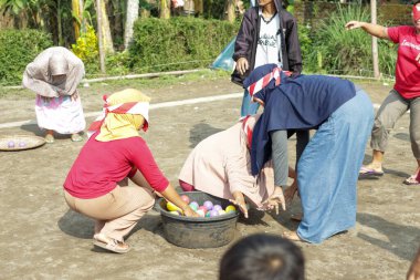 Kebumen Endonezya, 17 Ağustos 2022: Endonezya Cumhuriyeti 'nin Bağımsızlık Günü' nü geleneksel bir oyunla kutlayın.