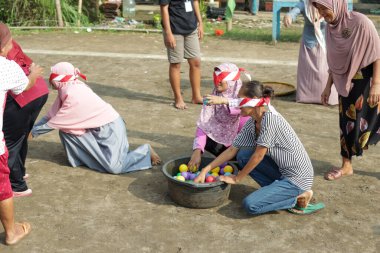 Kebumen Endonezya, 17 Ağustos 2022: Endonezya Cumhuriyeti 'nin Bağımsızlık Günü' nü geleneksel bir oyunla kutlayın.