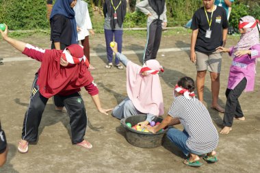 Kebumen Endonezya, 17 Ağustos 2022: Endonezya Cumhuriyeti 'nin Bağımsızlık Günü' nü geleneksel bir oyunla kutlayın.
