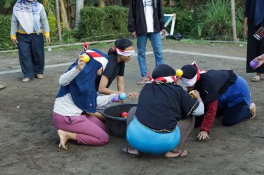 Kebumen Endonezya, 17 Ağustos 2022: Endonezya Cumhuriyeti 'nin Bağımsızlık Günü' nü geleneksel bir oyunla kutlayın.