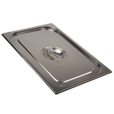 Beyaz arkaplanda çelik metal kapak