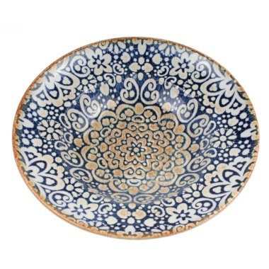 Beyaz arka planda izole edilmiş çiçek desenli seramik plaka