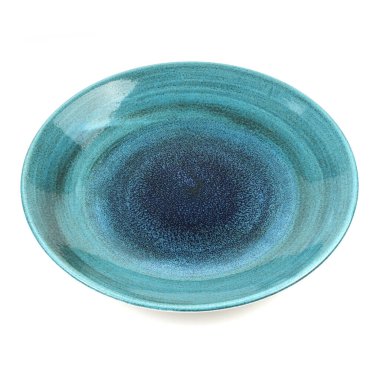 Beyaz arka plan üzerinde izole mavi seramik tabak