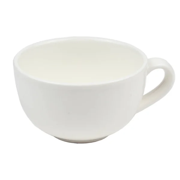 白い背景で隔離された空の白いカップ — ストック写真