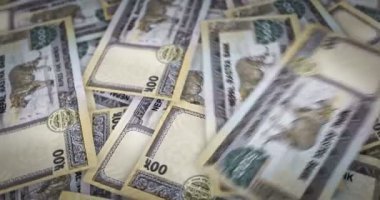 Nepal Rupisi büyüyen para yığını. Ulusal Halk Radyosu 'nun banknotları dönüyor. Kusursuz ve döngülü finans kavramı, ekonomi krizi, enflasyon ve iş dünyası.