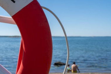 Sahildeki bir şamandıranın ayrıntıları..