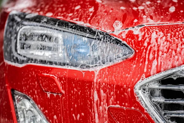 Power Wassen Schoonmaken Van Een Rode Auto — Stockfoto