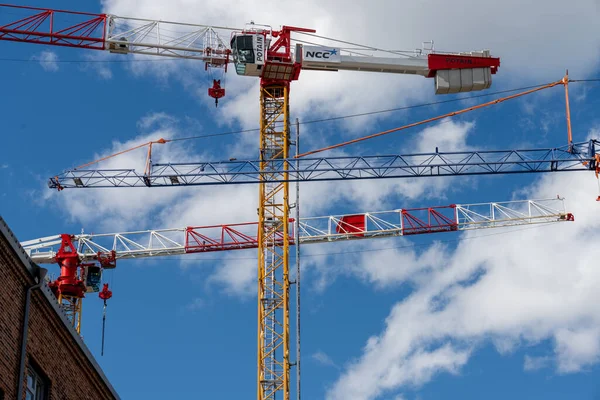 Gotemburgo Suécia Setembro 2022 Múltiplos Guindastes Alta Construção Contra Céu — Fotografia de Stock