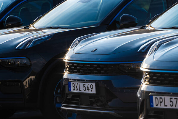 Гетеборг, Швеция - 30 июля 2022 года: автомобили Lynk and Co 01 PV готовы к поставке.