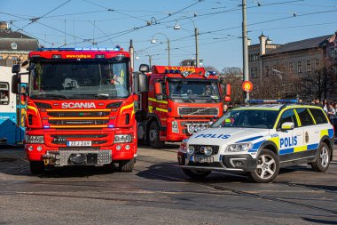 Göteborg, İsveç - 8 Nisan 2019: İtfaiye ve polis araçları caddeyi kapattı.