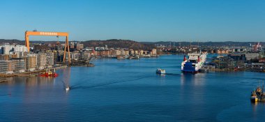 Göteborg, İsveç - 19 Ocak 2020: Nehri, Eriksberg 'i ve Majnabben' deki Stena Line feribot terminalini izleyin.