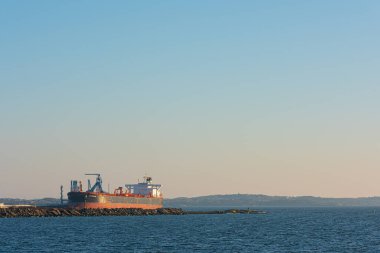 Göteborg, İsveç - 27 Mart 2020: Ham petrol tankeri Lillesand IMO 9336397 Torshamnen limanına yanaştı.