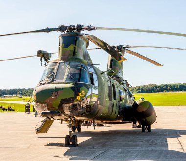 Göteborg, İsveç - 30 Ağustos 2008: Boeing Vertol 107C 04070 SE-JLY Gteborg Aero Show 'da.