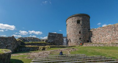 Kungalv, İsveç - 08 Ağustos 2015: Norveç ile İsveç arasındaki eski sınırda Bohus Kalesi..