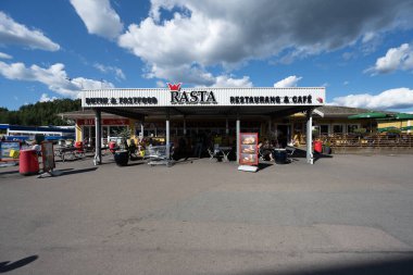 Ullared, İsveç - 30 Temmuz 2022: Gekas 'taki Rasta restoranının dışı.