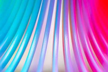 Gökkuşağı renkli plastik bir oyuncağın detayları..