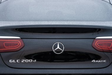 Kungsbacka, İsveç - 23 Ekim 2022: Siyah bir Mercedes-Benz GLC 200d 'nin arkası.