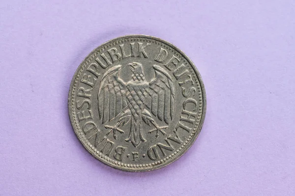 Una Moneda Mark Alemana Marcó Bundesrepublik Deutschland 1968 Sobre Fondo —  Fotos de Stock