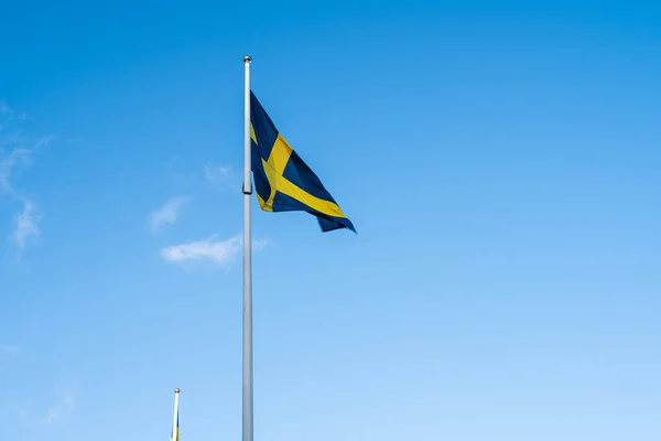Svensk Flagga Flaggstång Viftar Vinden — Stockfoto