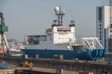 Frederikshavn, Danimarka - 22 Nisan 2011: Çok amaçlı denizaşırı hız Atlantik Muhafızı rıhtıma yanaştı.