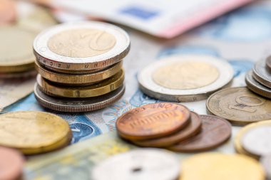 Farklı ülkelerden gelen banknotlara para çeşitleri.