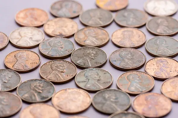 Monedas Antiguas Sobre Fondo Púrpura —  Fotos de Stock