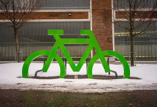 单车泊车处的绿色单车装置 — 图库照片