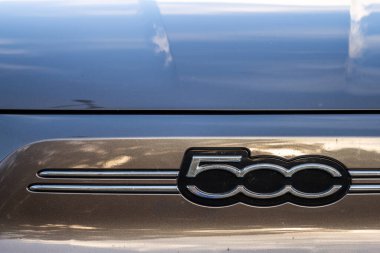 Gothenburg, İsveç - 16 Ekim 2022: Fiat 500 'ün ızgara detayları.