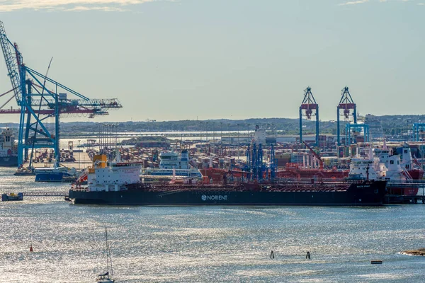 Göteborg, İsveç - 27 Temmuz 2022: Baltic Frost tanker gemisi Gothenburg limanında.