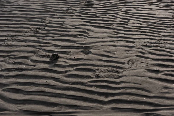 ビーチで砂の波のパターン — ストック写真