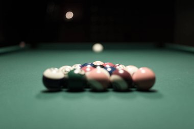 Hazır ve nazır bilardo topları.