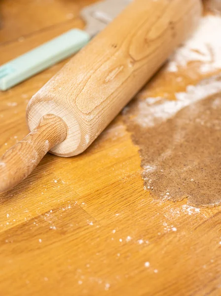 Rolling Pin Making Gingerbread Cookies — Photo