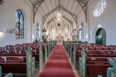 Trollhattan, İsveç - 08 Ekim 2022: Trollhattan Kilisesi 'nin cam duvar resmi.