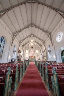 Trollhattan, İsveç - 08 Ekim 2022: Trollhattan Kilisesi 'nin cam duvar resmi.