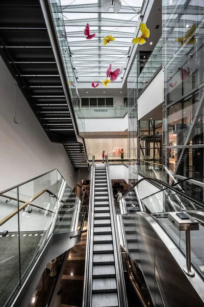 瑞典瓦尔堡 2022年7月4日 Galleria Tradgrden购物中心的内部 — 图库照片