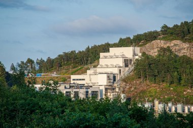 Lindesnes, Norveç - 08 Temmuz 2011: Büyük bir kimya fabrikasının üretim binaları.