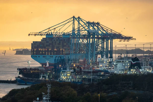 Γκέτεμποργκ Σουηδία Οκτωβρίου 2022 Γιγάντιο Πλοίο Εμπορευματοκιβωτίων Merete Maersk Φορτώνει — Φωτογραφία Αρχείου