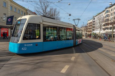Göteborg, İsveç - 21 Mart 2021: Avenyn 'de tramvay hattı 3.