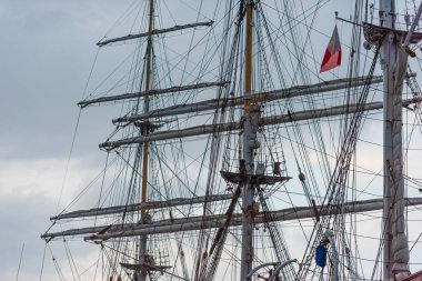 Lindesnes, Norveç - 07 Ağustos 2021: Yelkenli eğitim gemisi Statsraad Lehmkuhl 'un detayları.