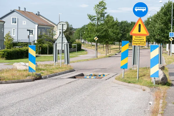 stock image Gothenburg, Sweden - August 22 2020: Bus trap at Eklanda installed to let buses through but stopping smaller vehicles.