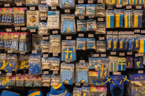Göteborg Schweden Mai 2021 Sortiment Blauer Und Gelber Accessoires Zum — Stockfoto