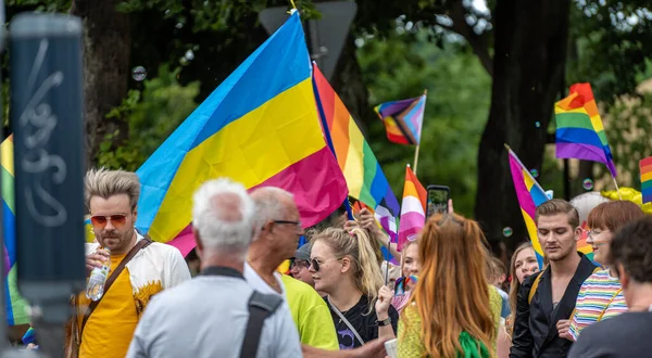 Malmö Svédország Július 2022 Malmo Pride Felvonulása Szivárványos Zászlókkal — Stock Fotó