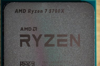 Göteborg, İsveç - 4 Şubat 2023: AMD Ryzen 75700X İşlemci.