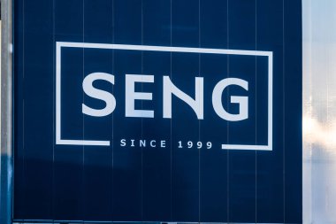 Göteborg, İsveç - 12 Şubat 2023: Bir mağaza cephesinde SENG logosu.