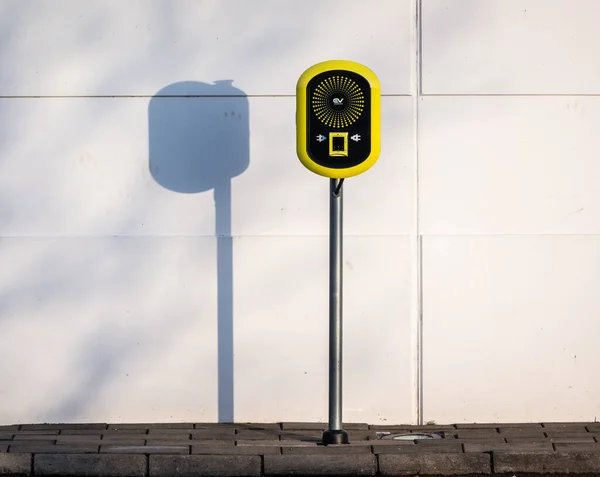 スウェーデンのヨーテボリ 2023年2月12日 Evメーターデュオ電気自動車用公共充電器 — ストック写真