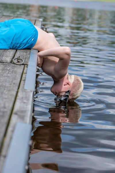 Gothenburg Sweden June 2022 Young Kid Looking Murky Water Diving — Stock Photo, Image